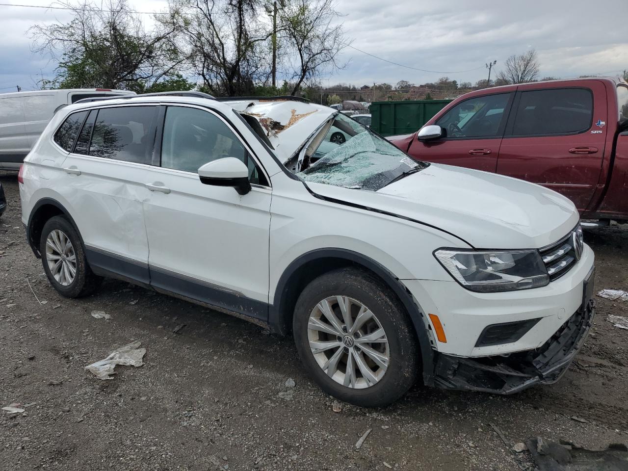 3VV2B7AX1JM133843 2018 Volkswagen Tiguan Se