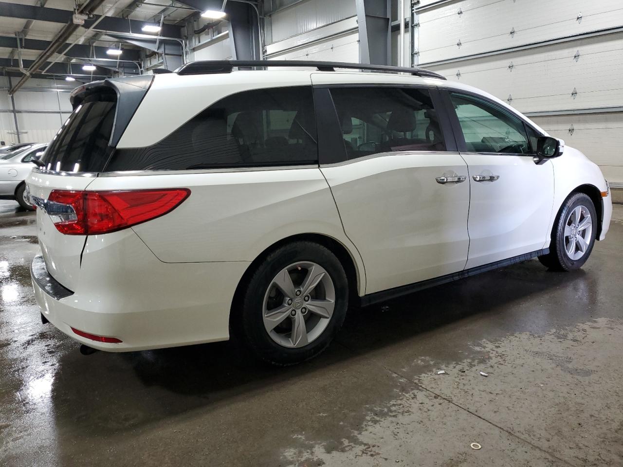 2018 Honda Odyssey Exl vin: 5FNRL6H79JB104783