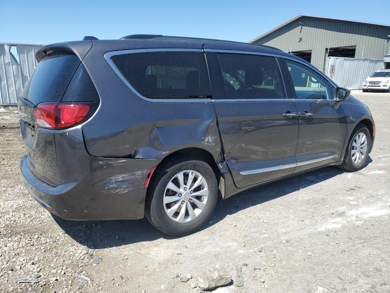 2C4RC1BG9HR704892 2017 Chrysler Pacifica Touring L