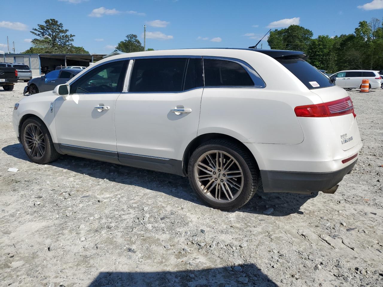 2LMHJ5AT5GBL00499 2016 Lincoln Mkt