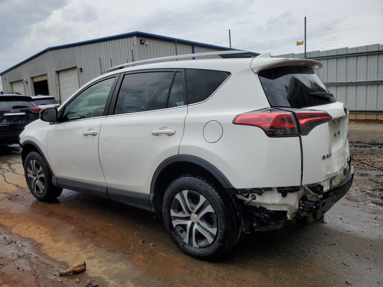 2017 Toyota Rav4 Le vin: JTMZFREV4HJ146759