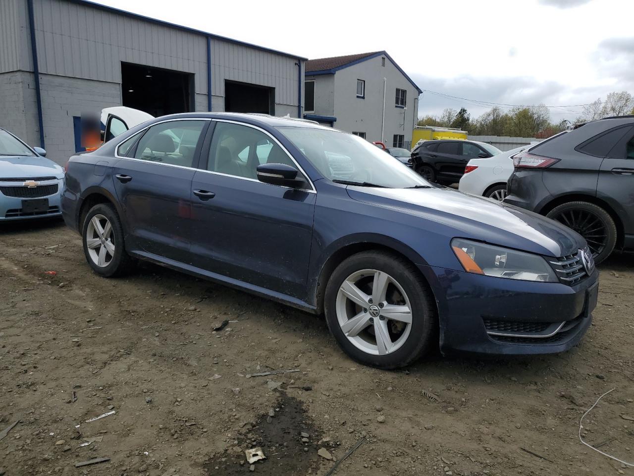 1VWBN7A35DC110328 2013 Volkswagen Passat Se