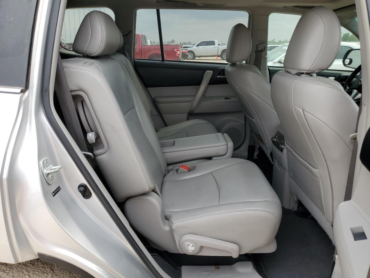 5TDZK3EH1CS065443 2012 Toyota Highlander Base