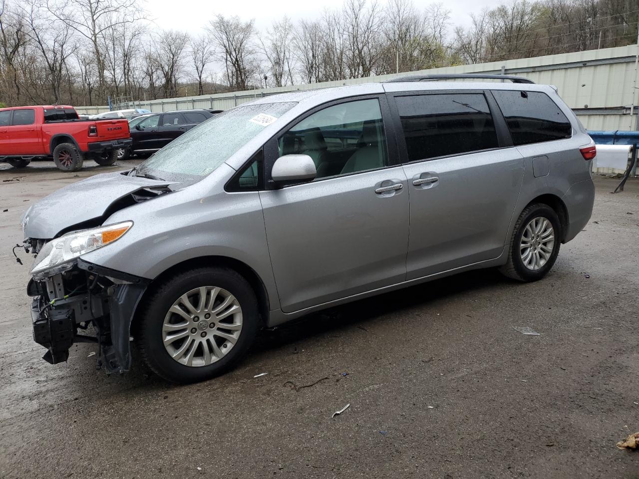 5TDYZ3DC9HS798649 2017 Toyota Sienna Xle