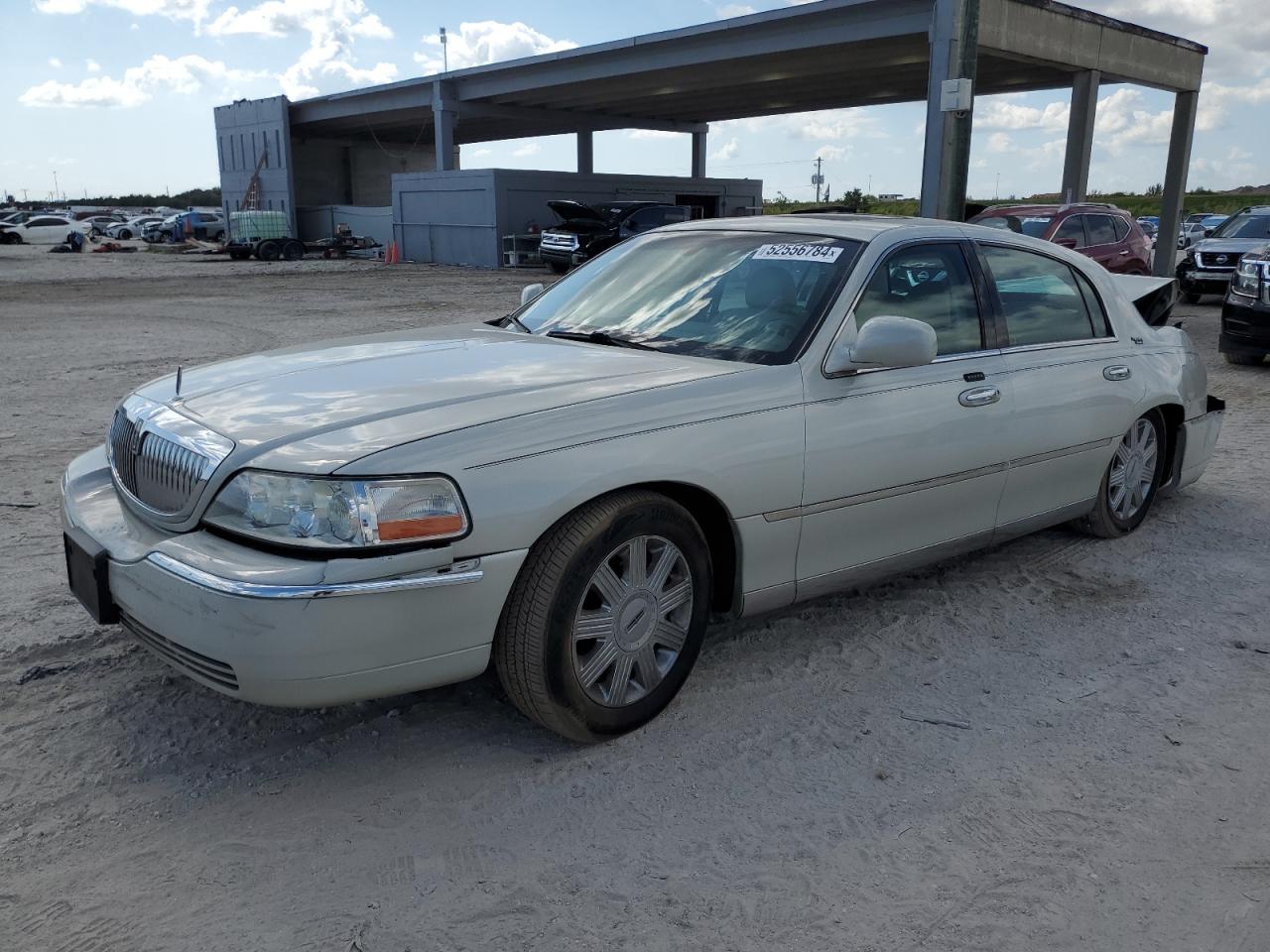 1LNHM82W45Y664698 2005 Lincoln Town Car Signature Limited