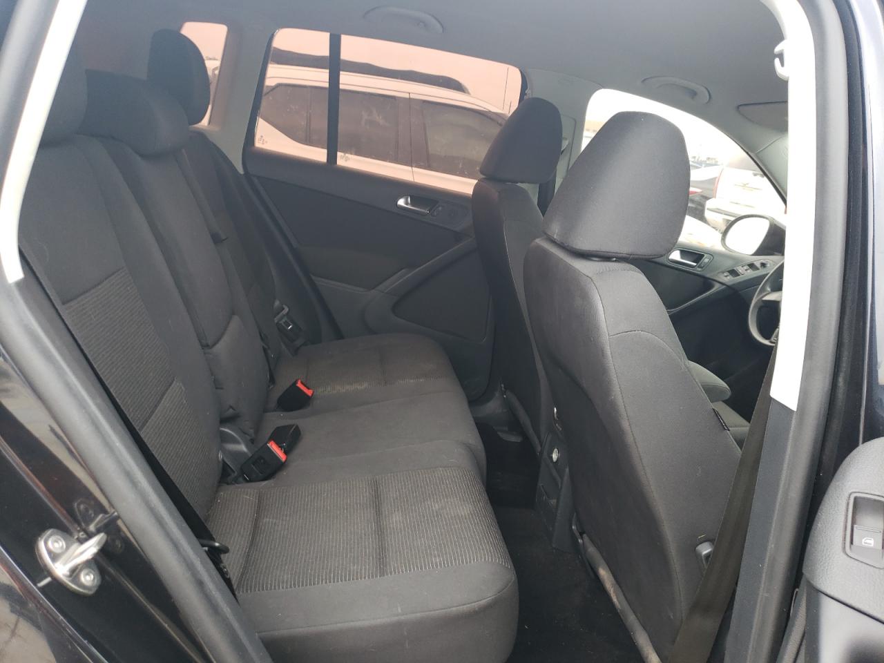 WVGAV7AX6HK050567 2017 Volkswagen Tiguan S