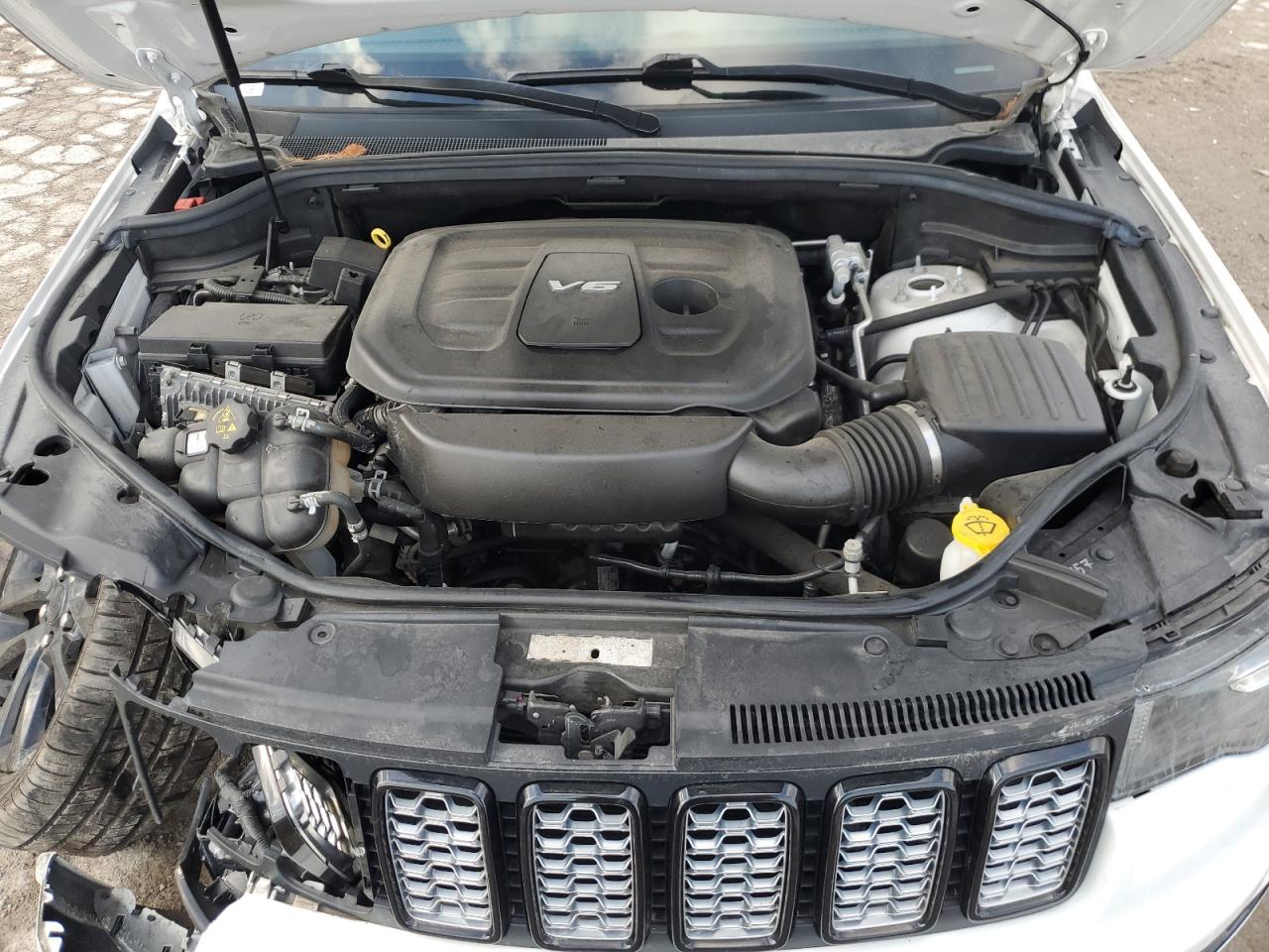 1C4RJFAG2KC568495 2019 Jeep Grand Cherokee Laredo