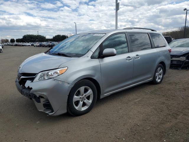 Lot #2489660389 2018 TOYOTA SIENNA LE salvage car