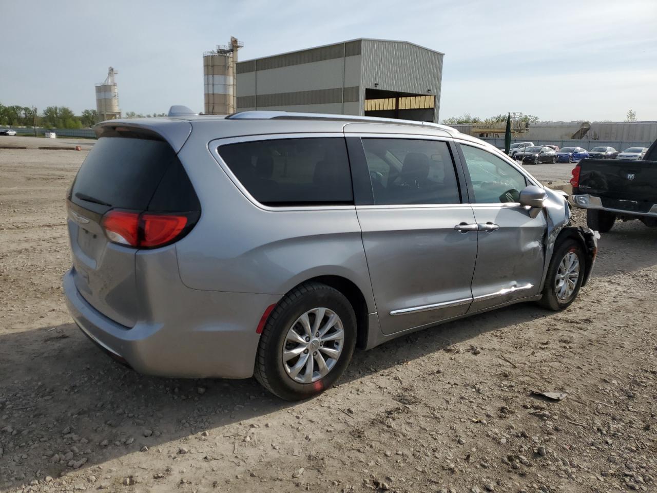 2C4RC1BG6JR227649 2018 Chrysler Pacifica Touring L