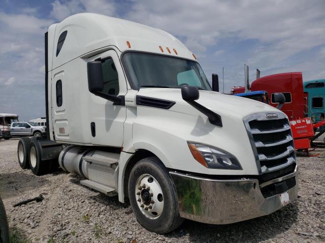 Lot #2503608854 2020 FREIGHTLINER CASCADIA 1 salvage car
