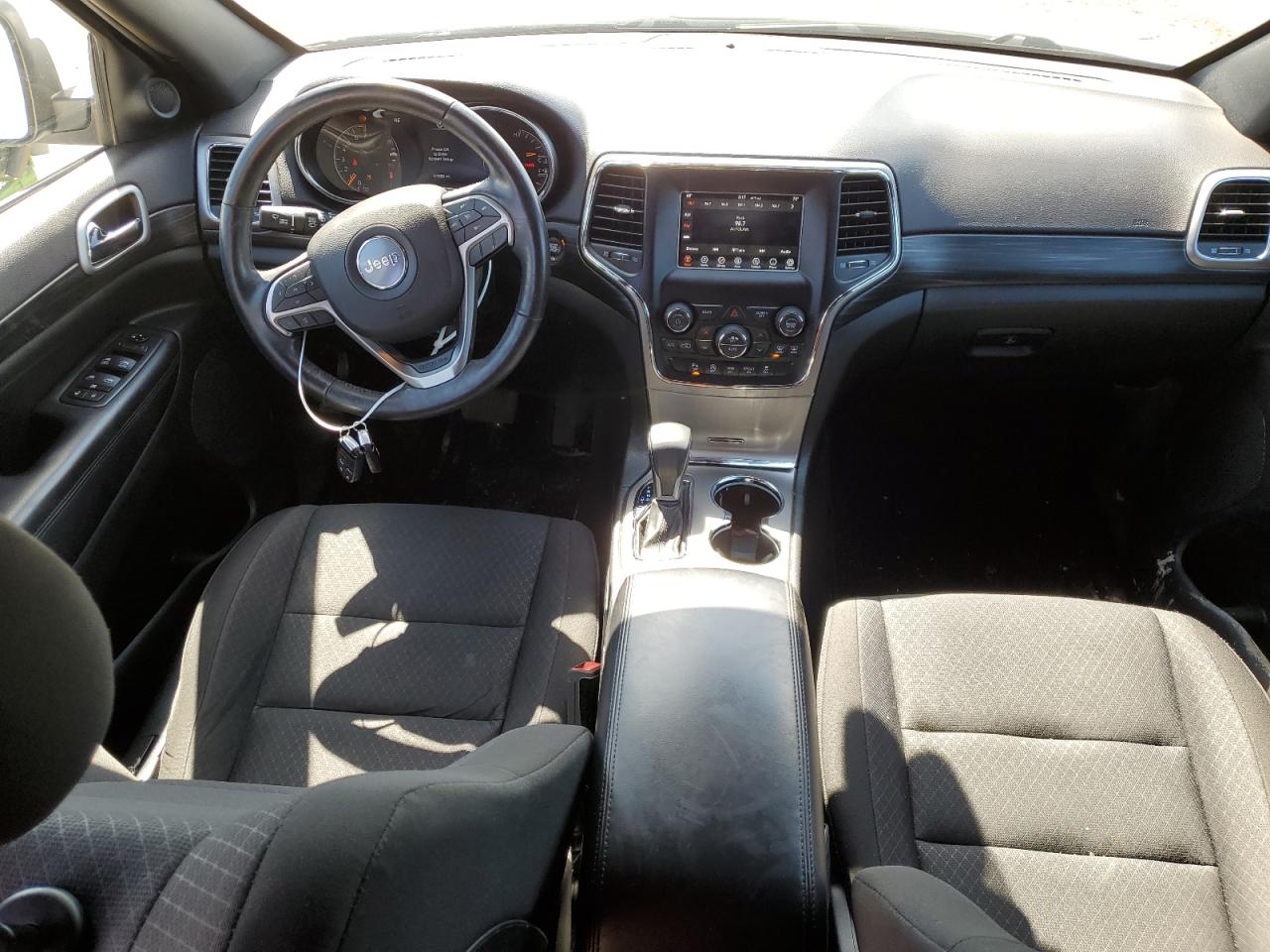 1C4RJFAG5KC823818 2019 Jeep Grand Cherokee Laredo