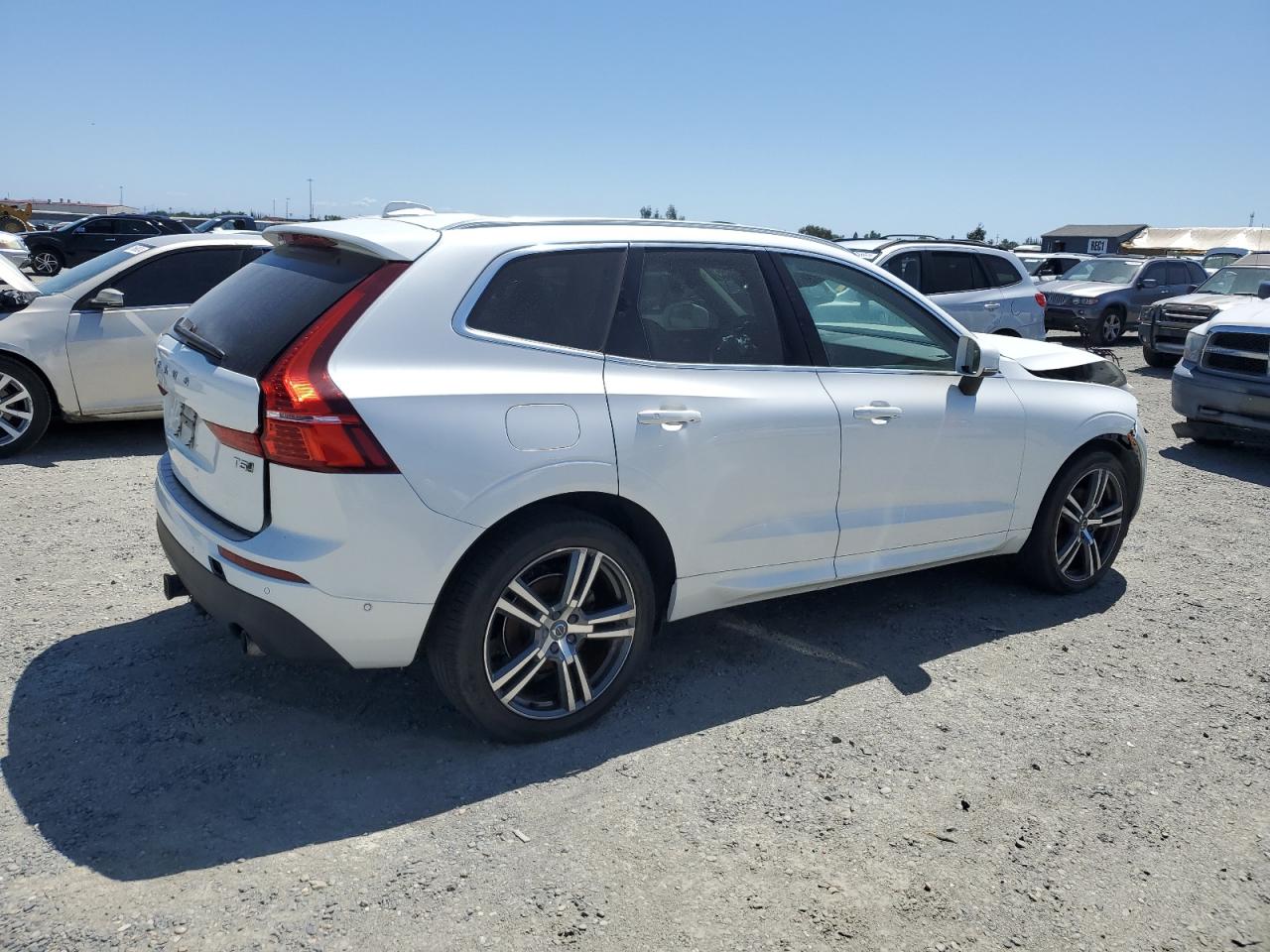 2018 Volvo Xc60 T5 vin: LYV102RK7JB069499