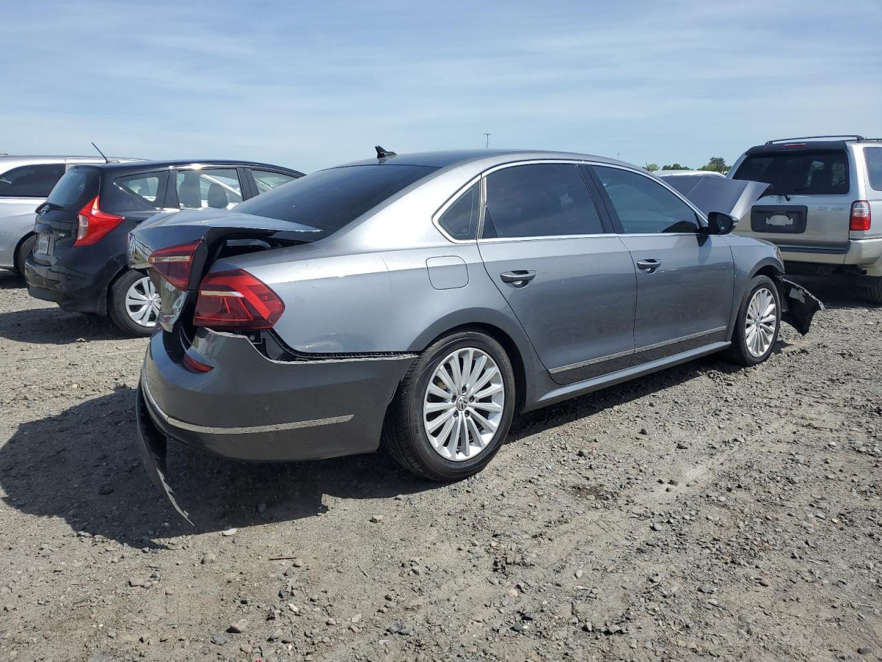 1VWBT7A37HC070877 2017 Volkswagen Passat Se