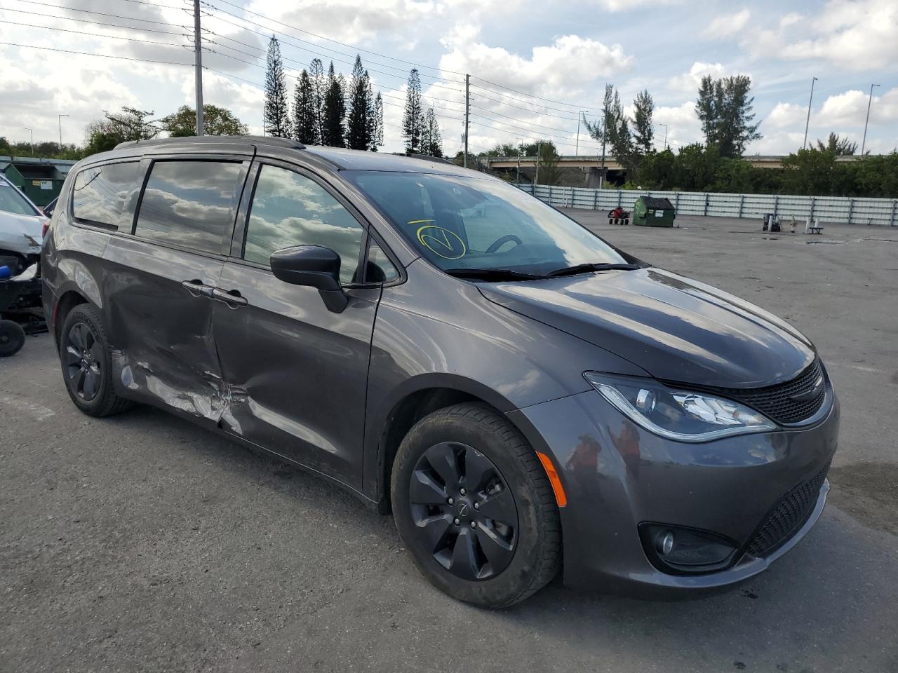 2020 Chrysler Pacifica Hybrid Touring L vin: 2C4RC1L79LR267466