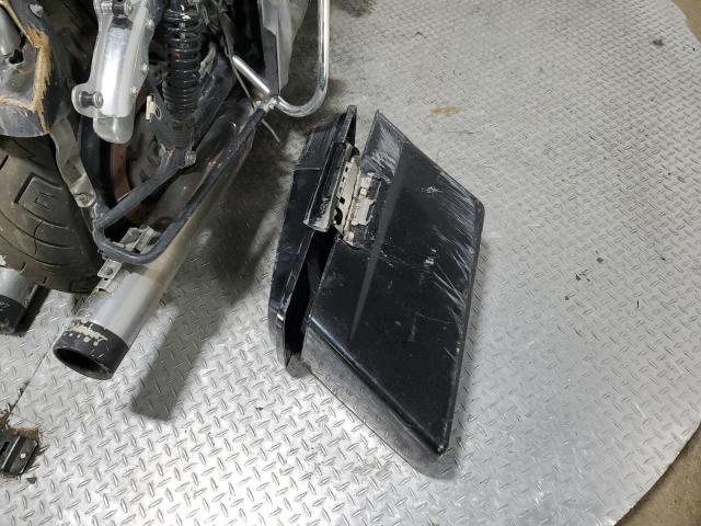 2011 HARLEY-DAVIDSON FLHX - 1HD1KBM16BB658408