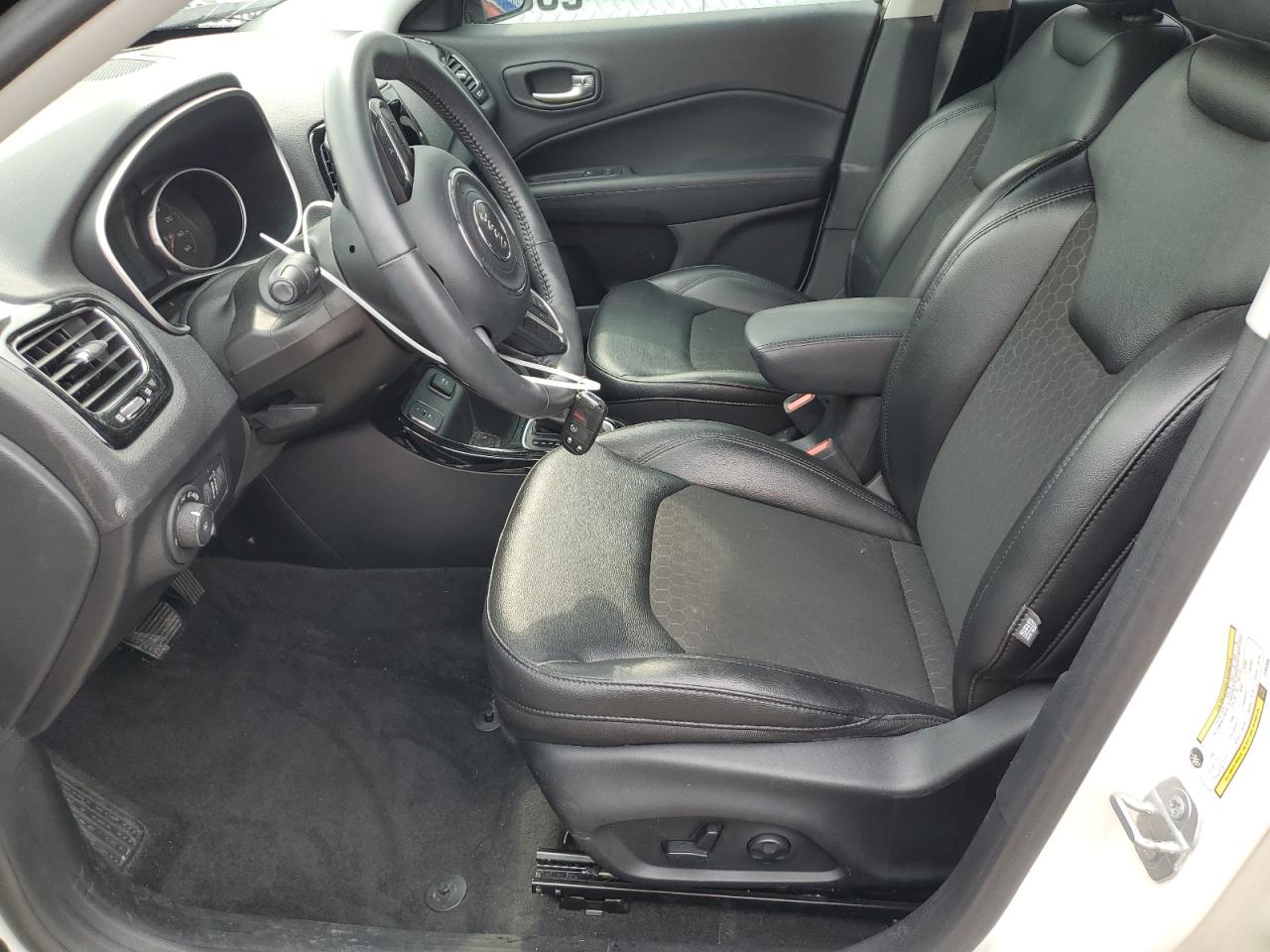 3C4NJCBB2JT304955 2018 Jeep Compass Latitude