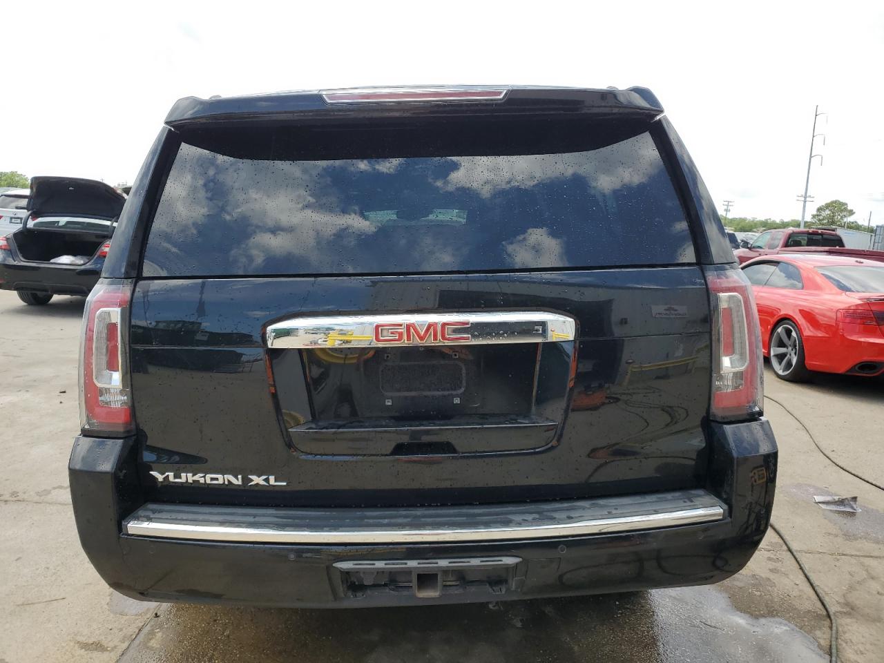 2019 GMC Yukon Xl Denali vin: 1GKS2HKJ0KR404443