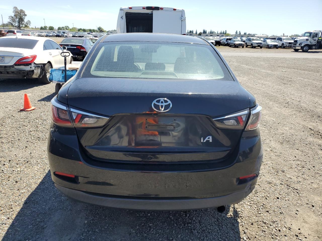 3MYDLBYV0JY319783 2018 Toyota Yaris Ia