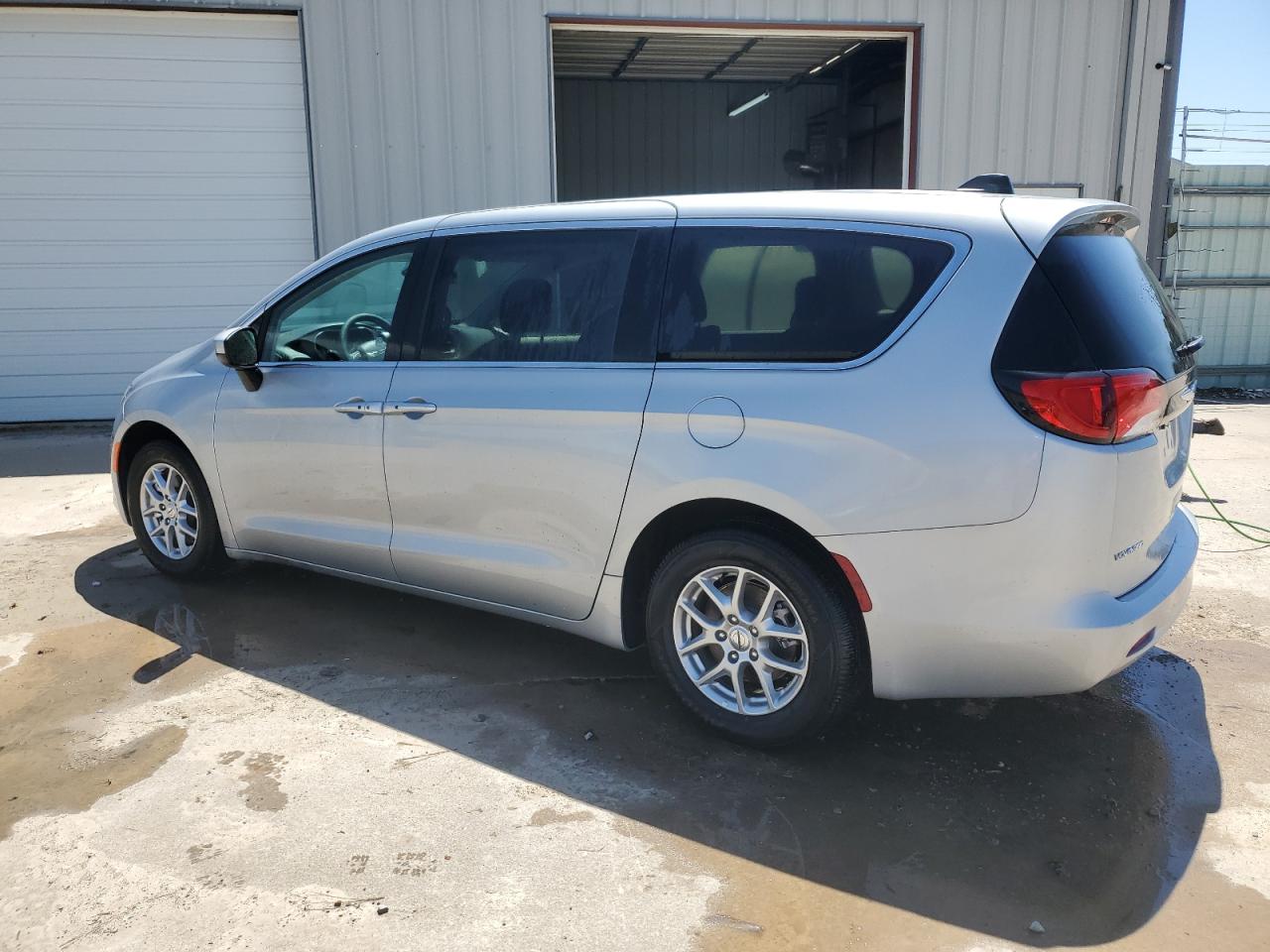 Lot #2480751715 2023 CHRYSLER VOYAGER LX