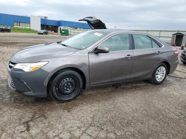 Lot #2489192589 2016 TOYOTA CAMRY LE salvage car