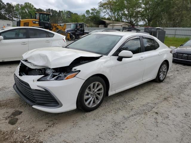 Lot #2501503968 2023 TOYOTA CAMRY LE salvage car