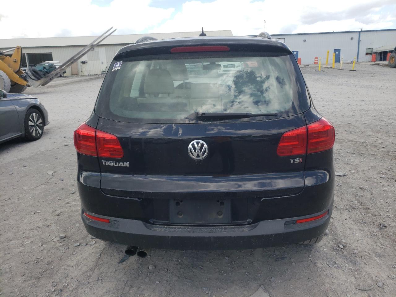 WVGAV7AX1GW517885 2016 Volkswagen Tiguan S