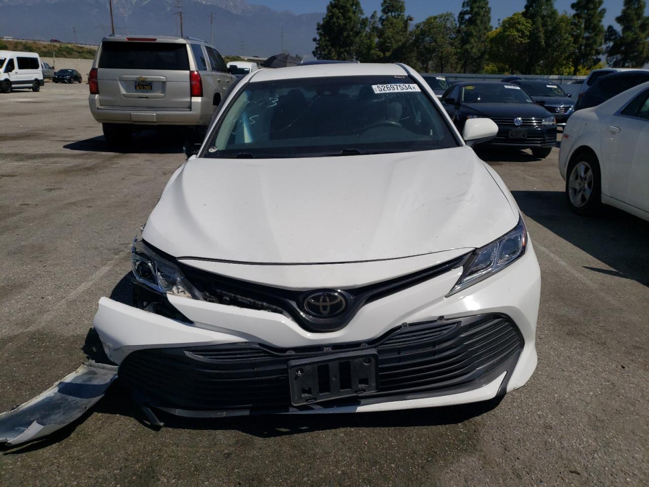 2018 Toyota Camry L vin: 4T1B11HK2JU578740