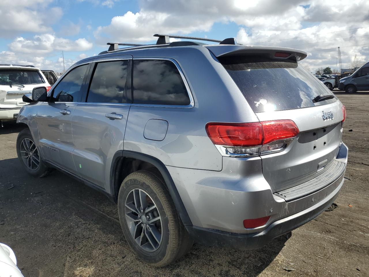 1C4RJEAG5JC397458 2018 Jeep Grand Cherokee Laredo