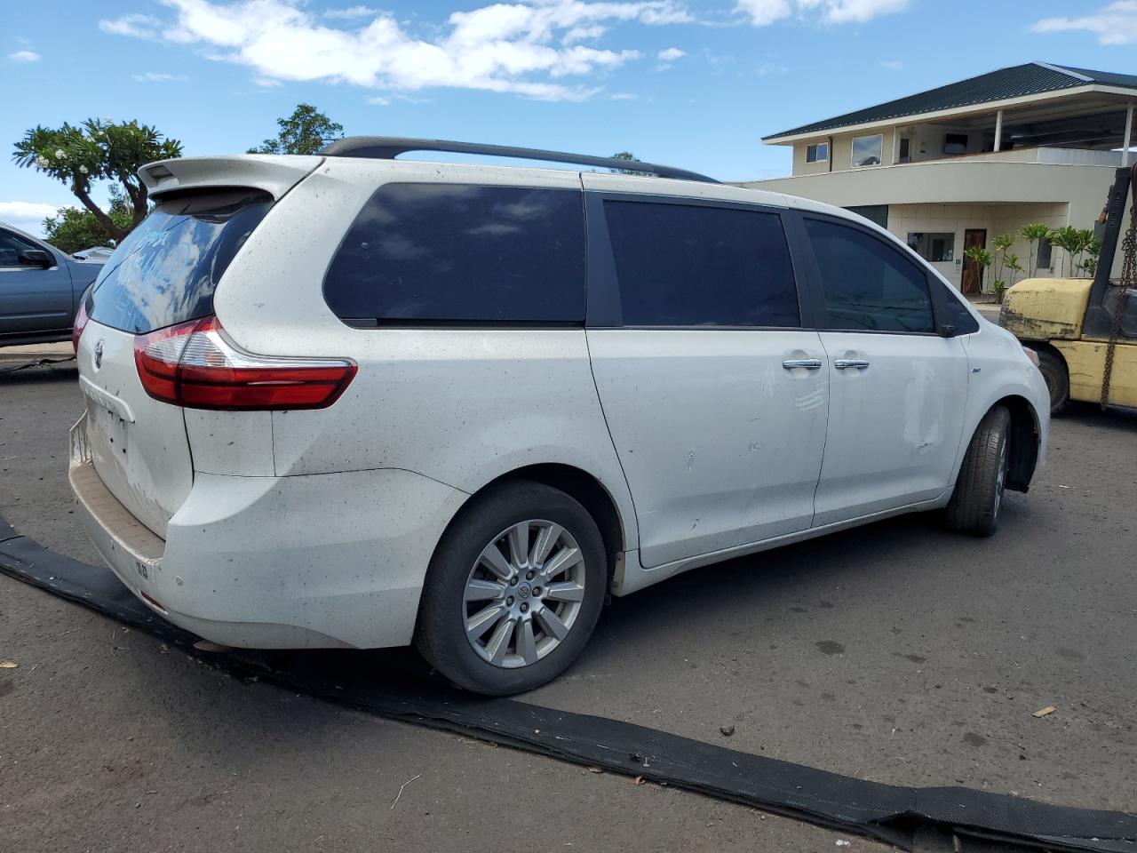 5TDDZ3DC8HS183461 2017 Toyota Sienna Xle