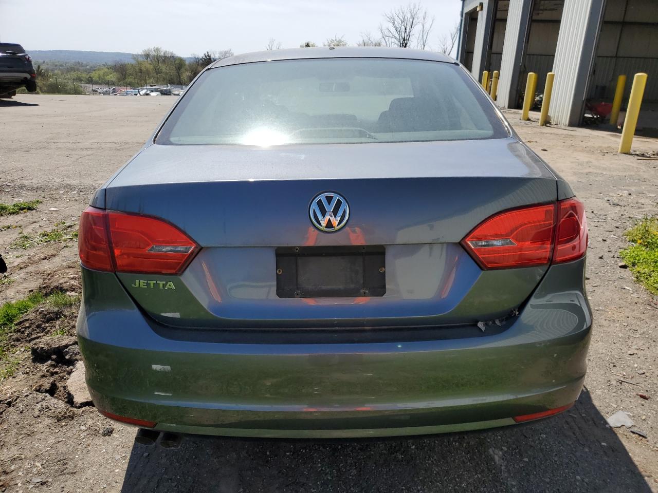 2013 Volkswagen Jetta Base vin: 3VW2K7AJ8DM280964