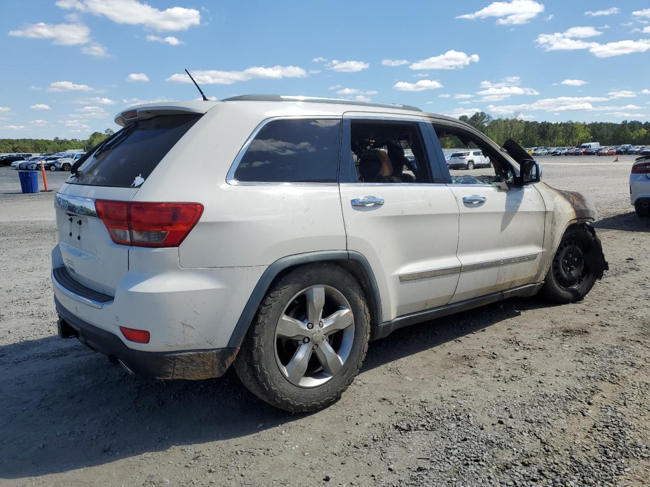 1J4RR6GT3BC607487 2011 Jeep Grand Cherokee Overland