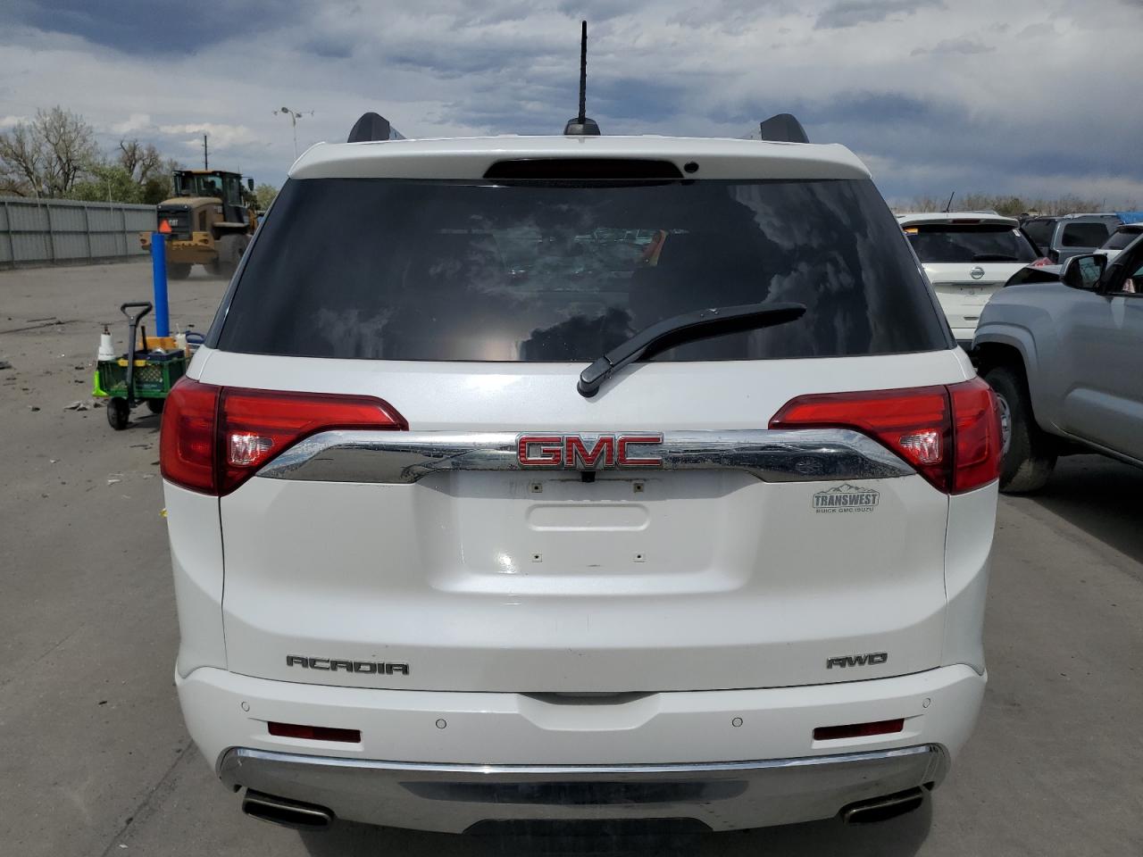 1GKKNXLS1JZ194605 2018 GMC Acadia Denali