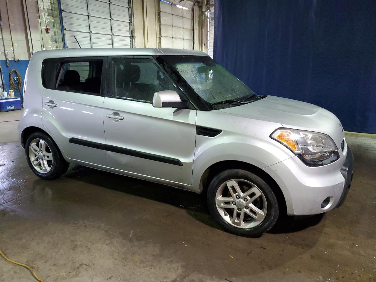 KNDJT2A23B7318065 2011 Kia Soul +