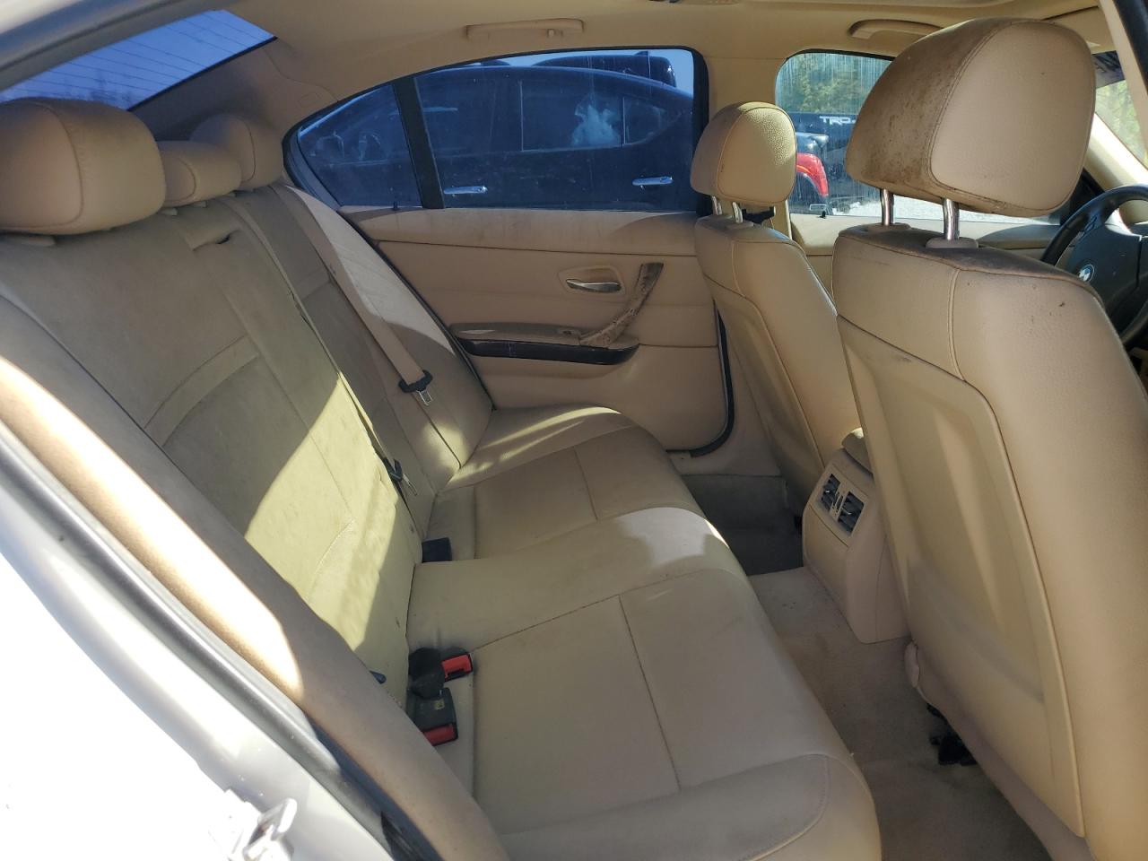 WBAPH7C50BE679049 2011 BMW 328 I