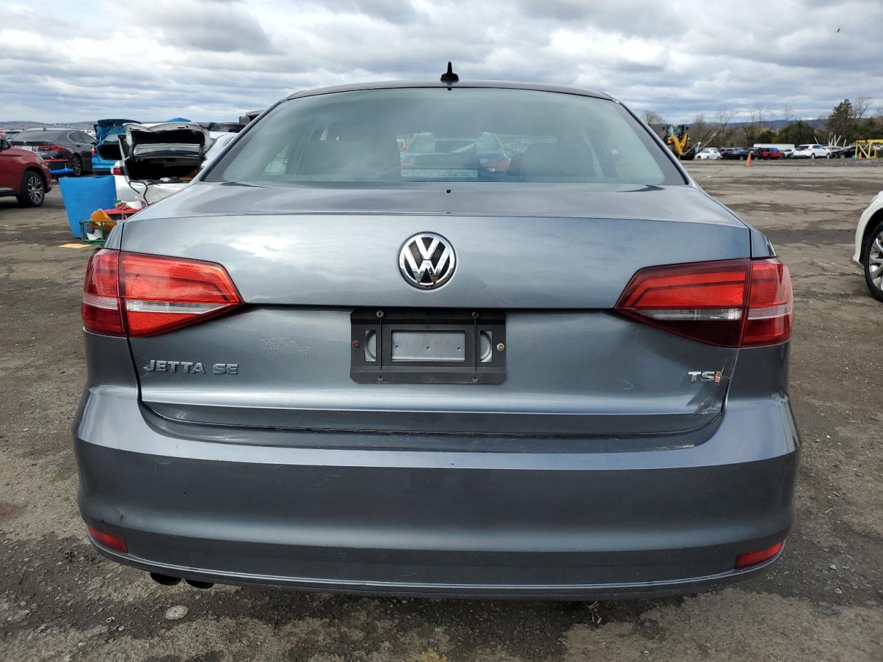 3VWD17AJ9FM329877 2015 Volkswagen Jetta Se