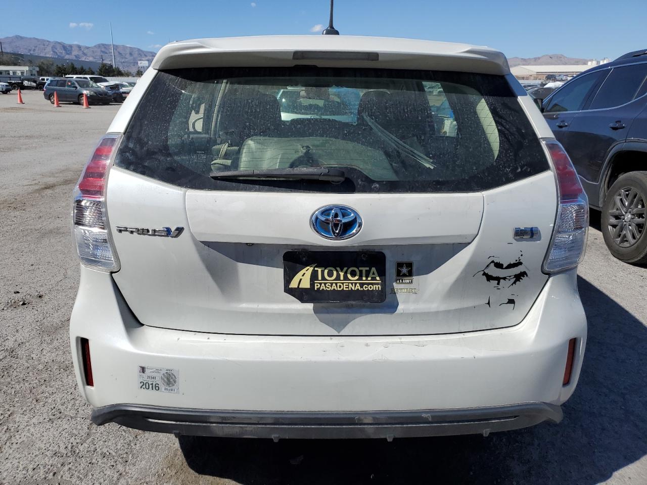 JTDZN3EU8FJ024152 2015 Toyota Prius V