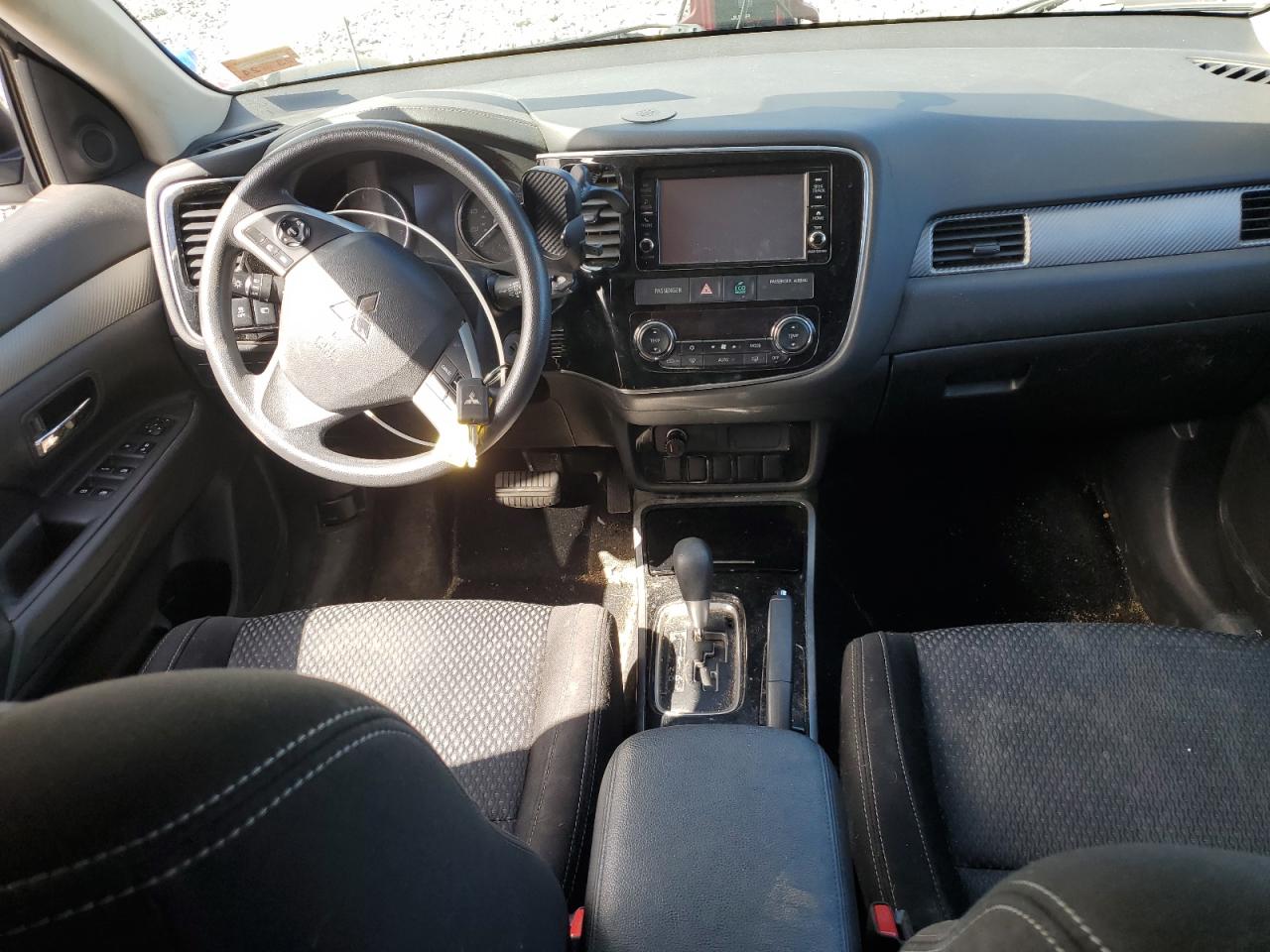 JA4AZ3A35JJ005494 2018 Mitsubishi Outlander Se