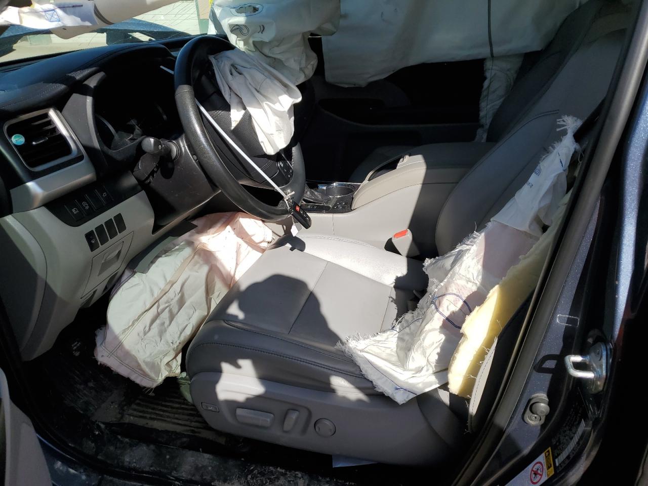 5TDJZRFH1KS723299 2019 Toyota Highlander Se