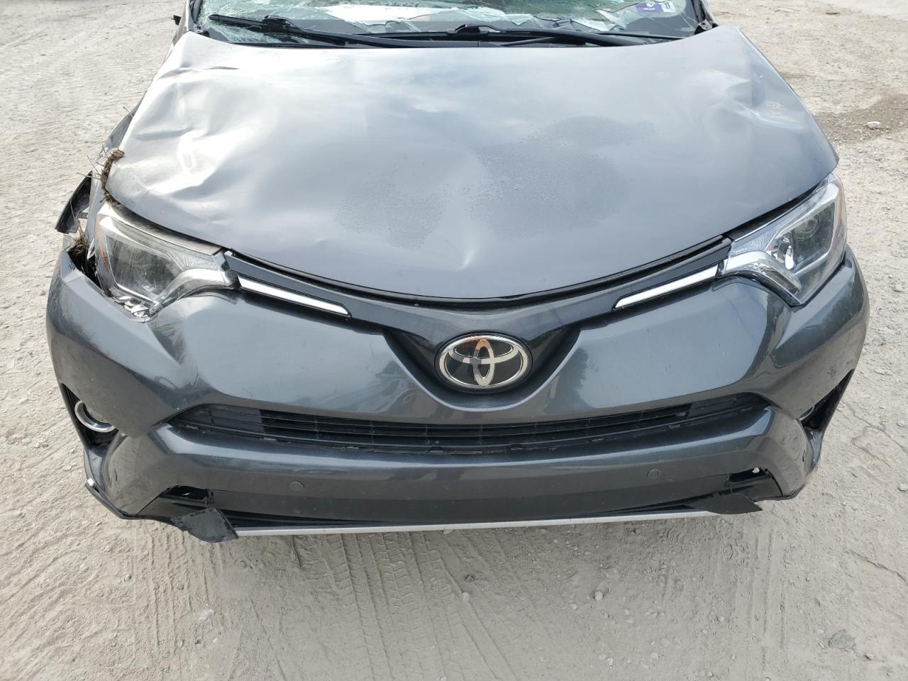 JTMRFREV9HD212981 2017 Toyota Rav4 Xle