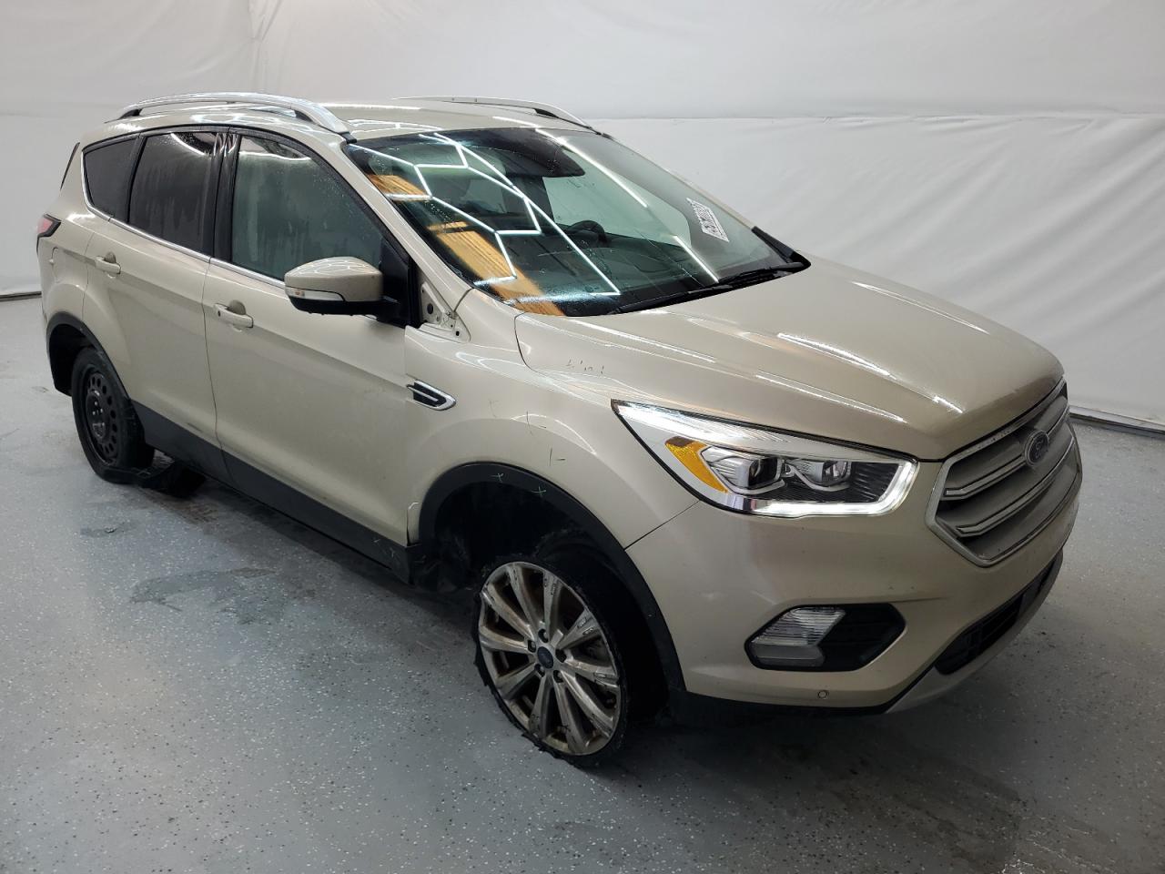 1FMCU9J97JUB31032 2018 Ford Escape Titanium