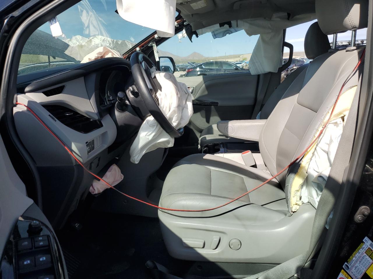 5TDYZ3DCXKS995224 2019 Toyota Sienna Xle