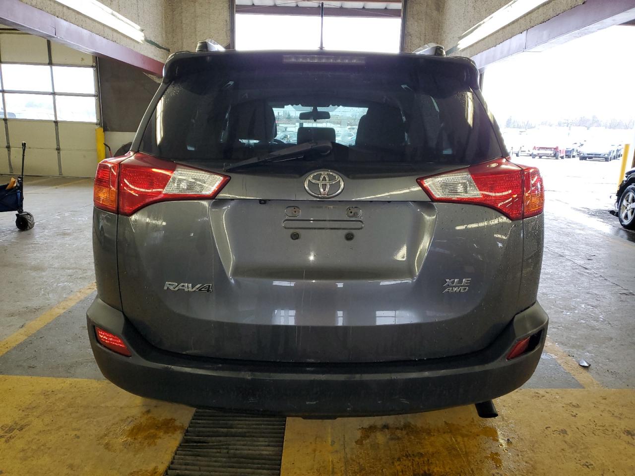 2T3RFREV8DW052301 2013 Toyota Rav4 Xle