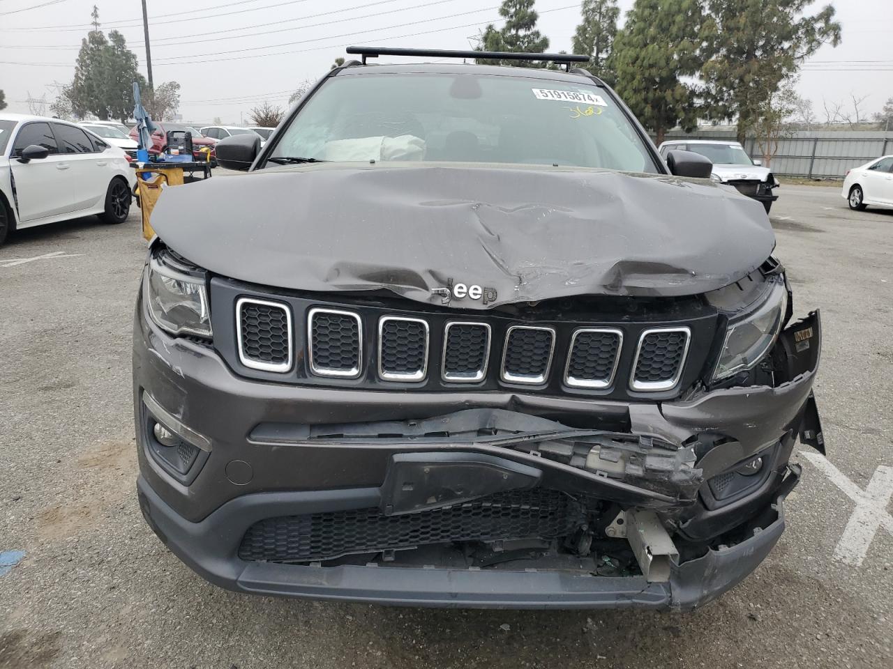 3C4NJCBB6JT124555 2018 Jeep Compass Latitude