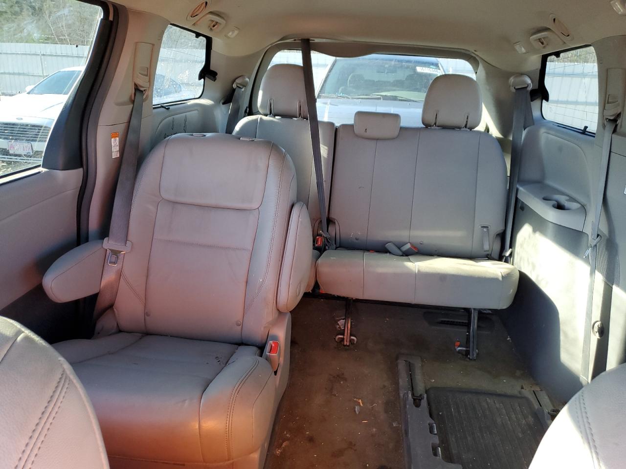 Lot #2836150497 2019 TOYOTA SIENNA XLE