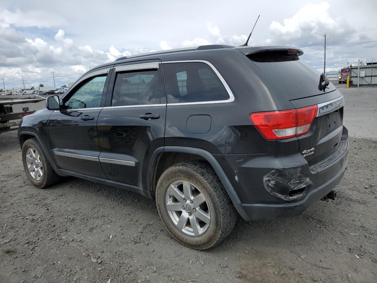 1J4RR4GG3BC521992 2011 Jeep Grand Cherokee Laredo