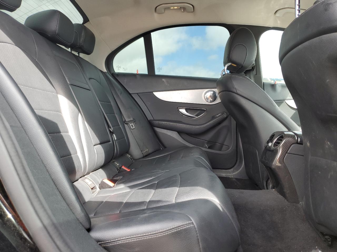 55SWF4JB7HU204810 2017 Mercedes-Benz C 300
