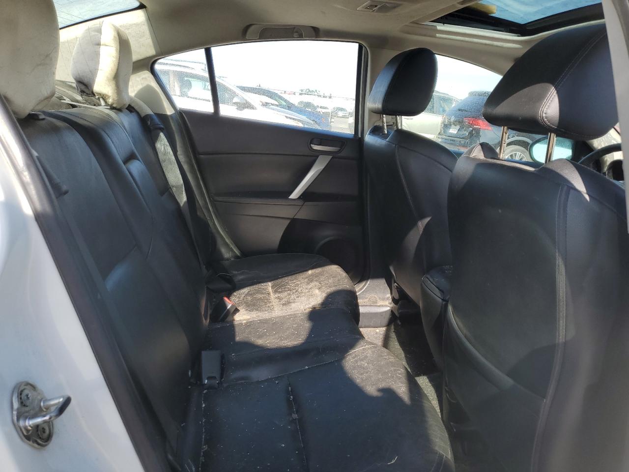 JM1BL1W68B1482568 2011 Mazda 3 S