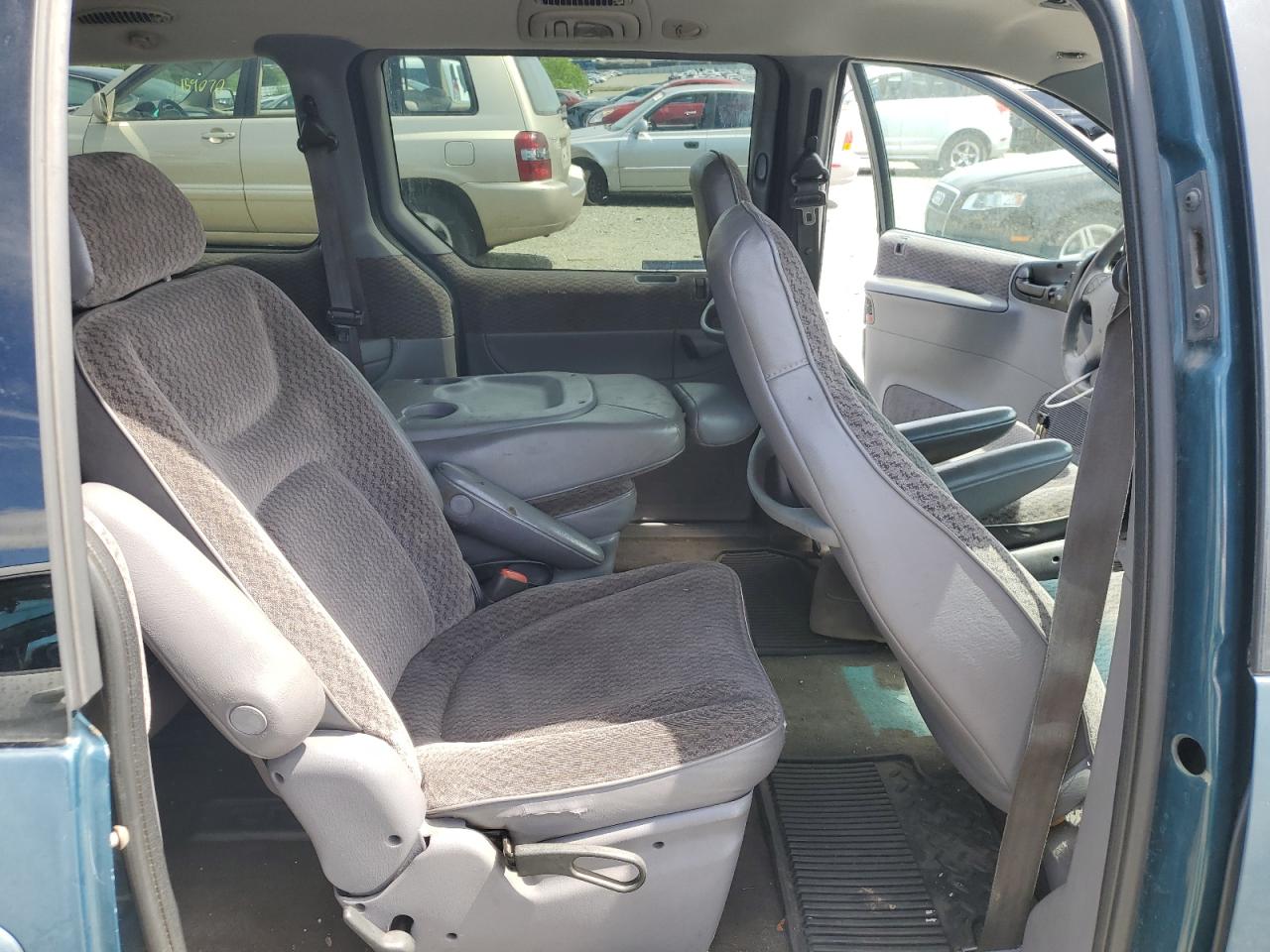 2B4GP44R6YR628587 2000 Dodge Grand Caravan Se