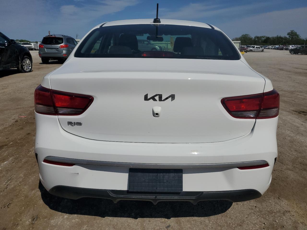 3KPA24AD3NE438016 2022 Kia Rio Lx