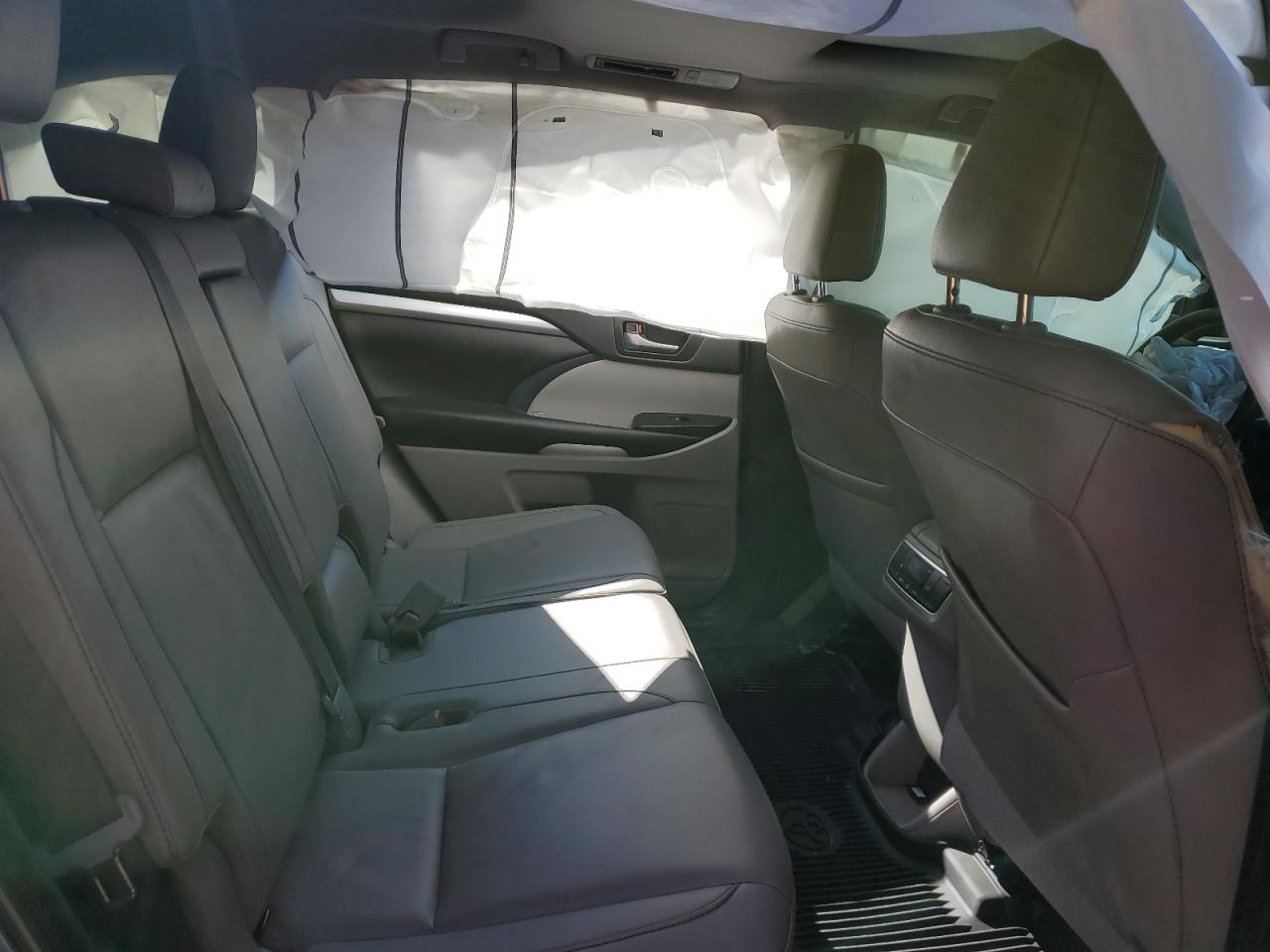 5TDJZRFH1KS723299 2019 Toyota Highlander Se